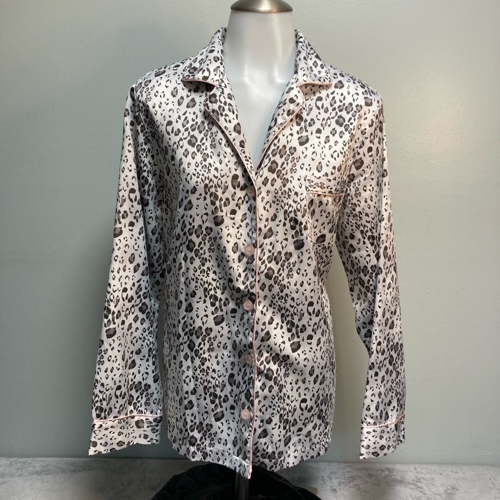 Sara Beth Leopard Print Pajama Top M cozy comfort - Picture 2 of 6